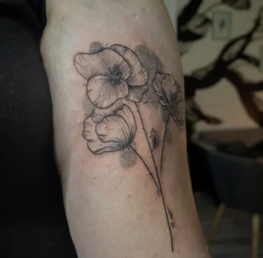 Tatouage blackwork géométrique par Delco Ink à Chambéry