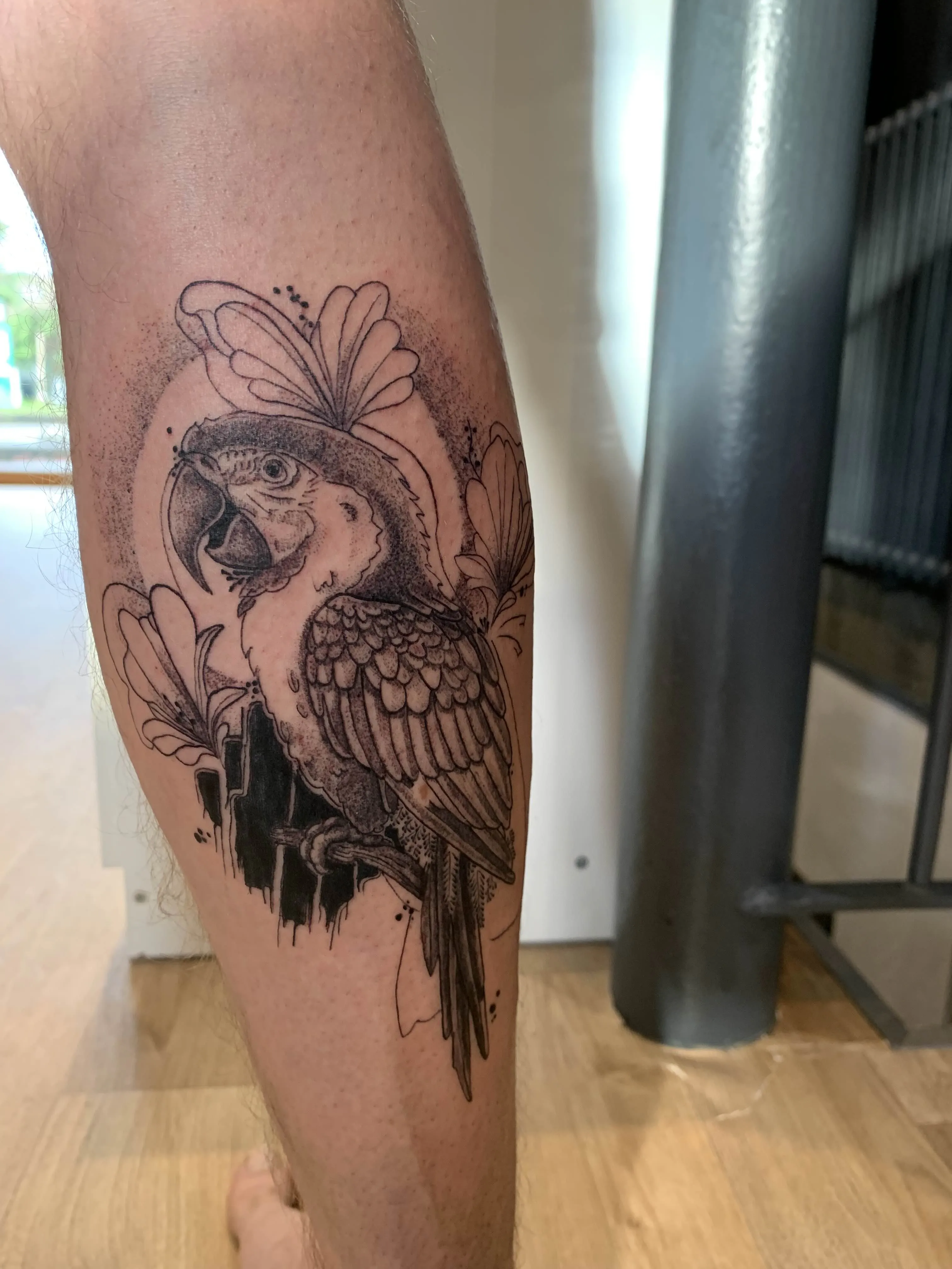 Tatouage blackwork abstrait Chambéry