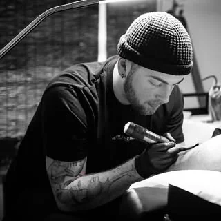 Tanjō Ink, lignes fines et motifs minimalistes au studio Ensō